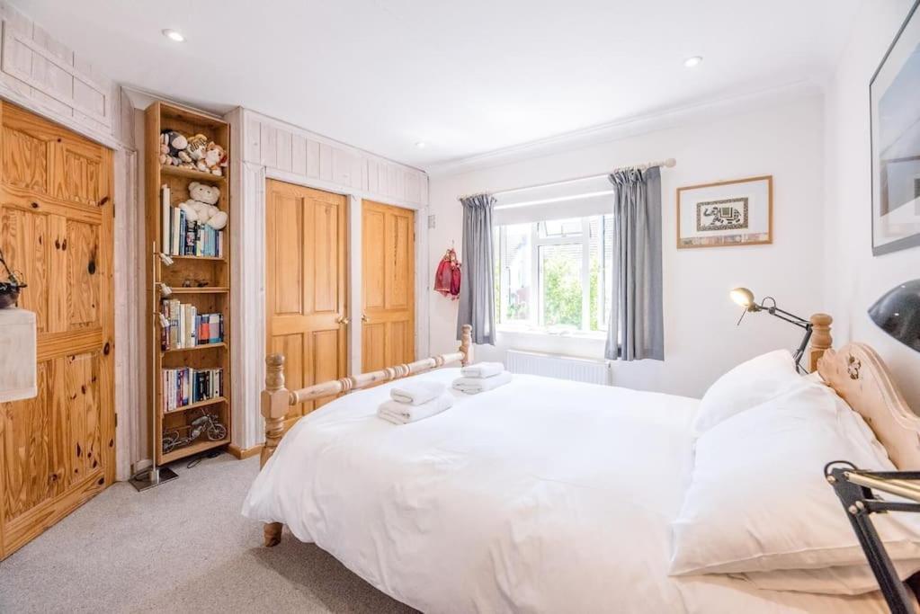 Number 27, Alderton Villa Woodbridge Exterior photo